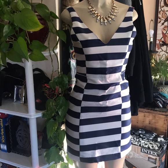 SOLD- DOLCE VITA NAVY & CREAM BACK OUT MINI DRESS - Picture 3 of 8